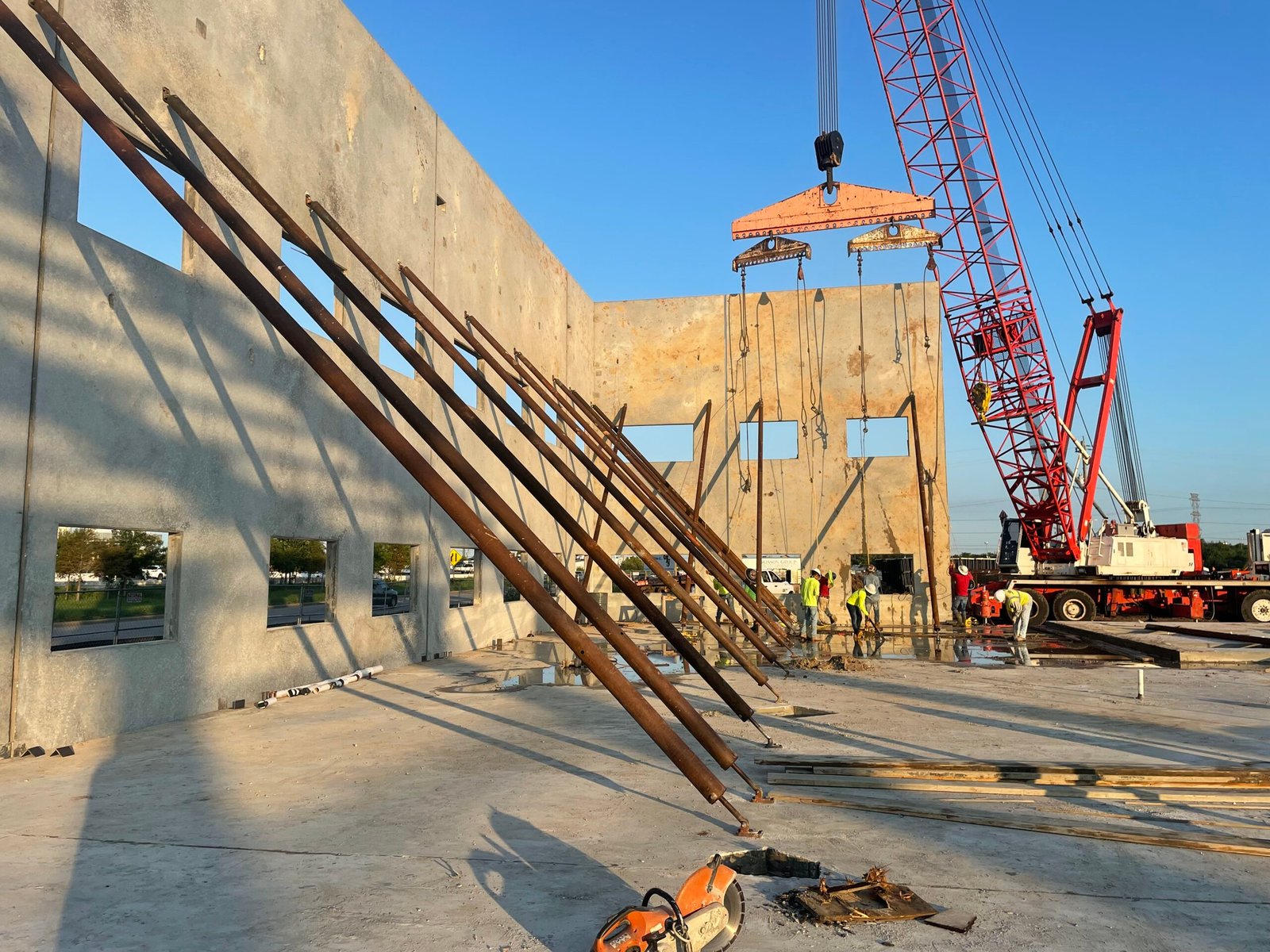 Rodzina Tilt Wall construction site